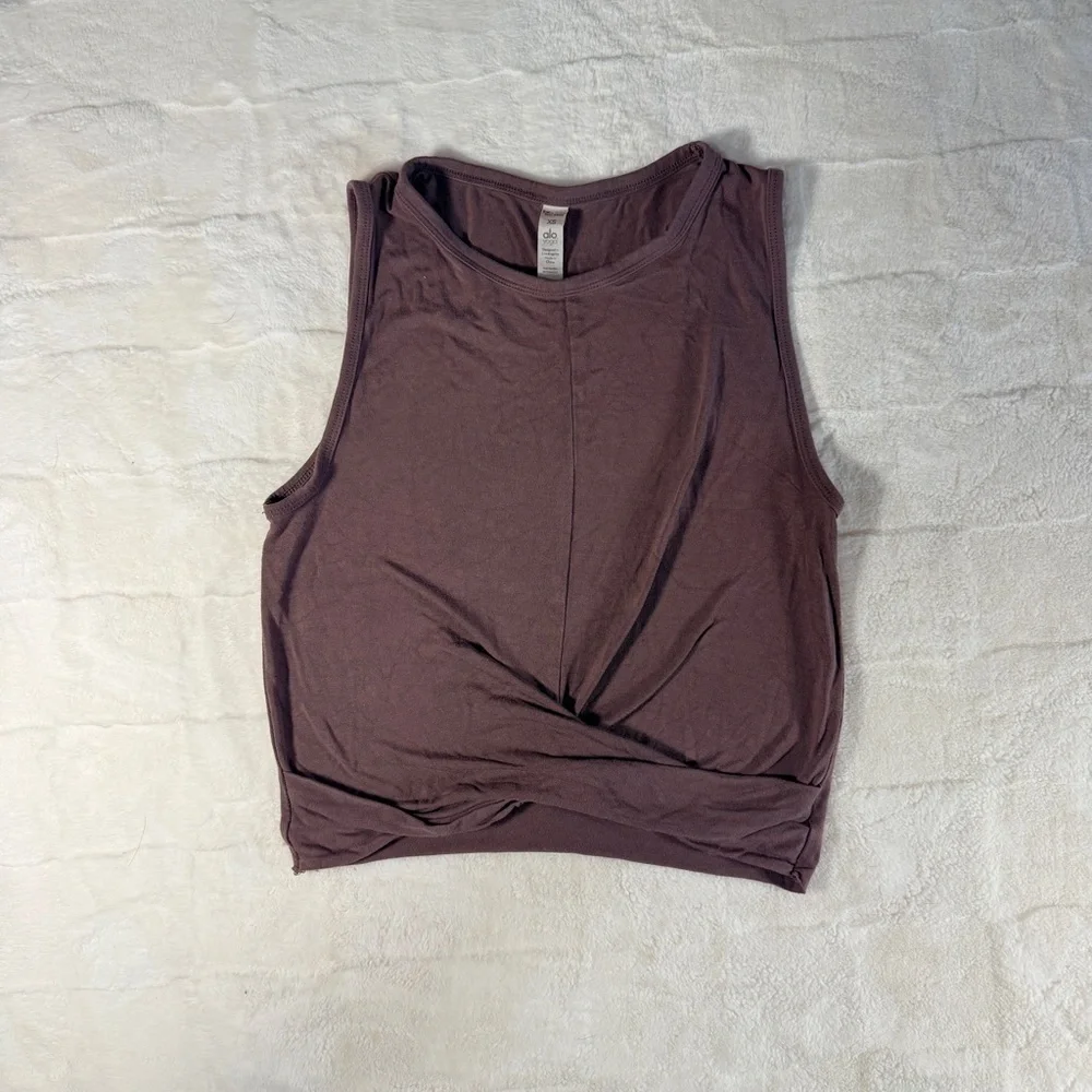 ALO Women's Clover Tank Sleeveless Twist Front Top - Woodrose